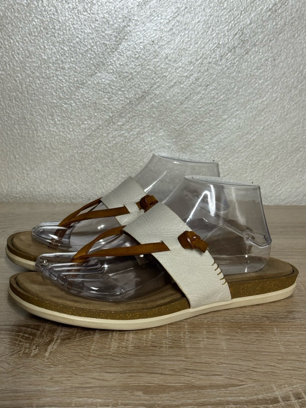 G.H.Sunjuns Shannon Leather Thong Sandals in White and Tan Size 9M Slides